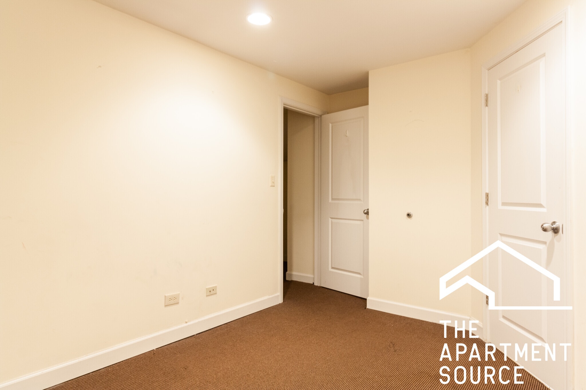 Building Photo - 855 W Cornelia Ave