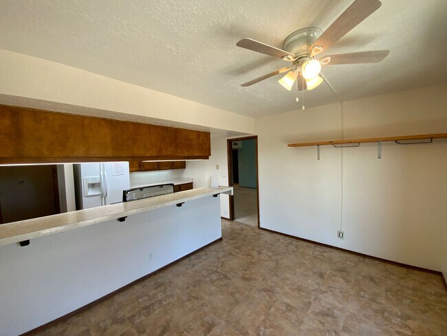 Building Photo - 3 Bedroom Single Story Home Available Near...