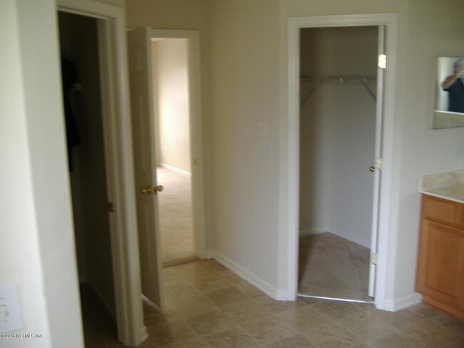Building Photo - 14298 Fish Eagle Dr E