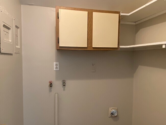 Building Photo - 4001 Sunnyvale Ln S