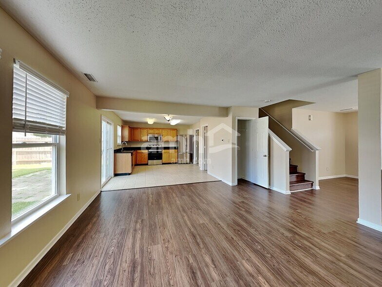 Building Photo - 870 Streamside Dr