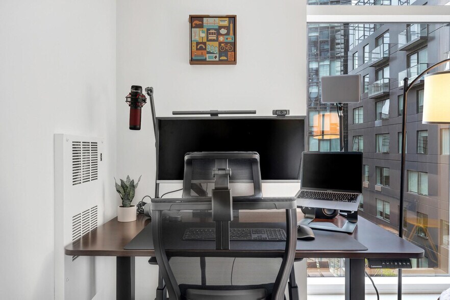 Building Photo - 18 10th St