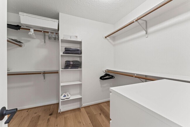 Building Photo - 7 S Avonlea Cir