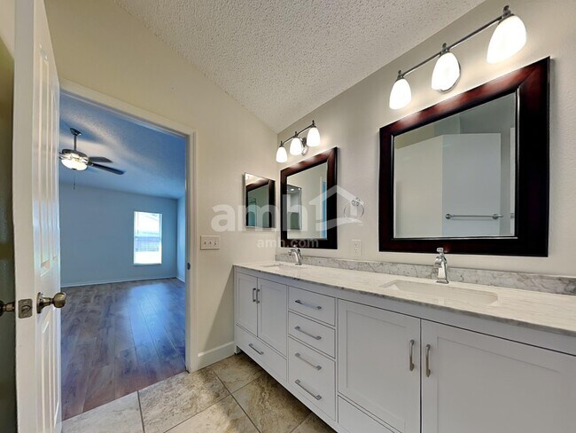 Building Photo - 1415 Compton St