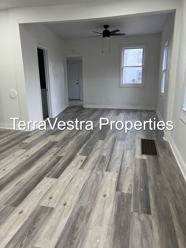 Building Photo - 601 E Mulberry St