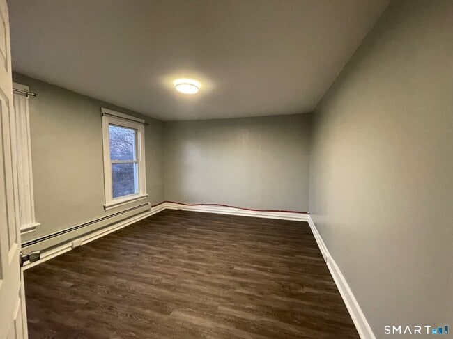 Building Photo - 158 Chapel St