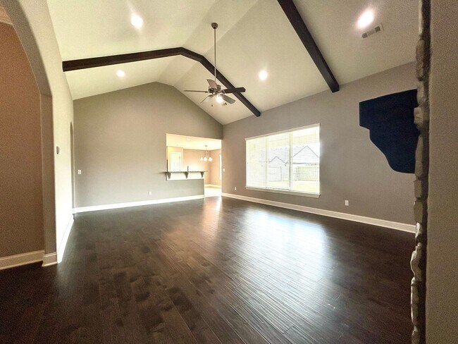 Building Photo - Gorgeous Home with Vaulted Ceilings and La...