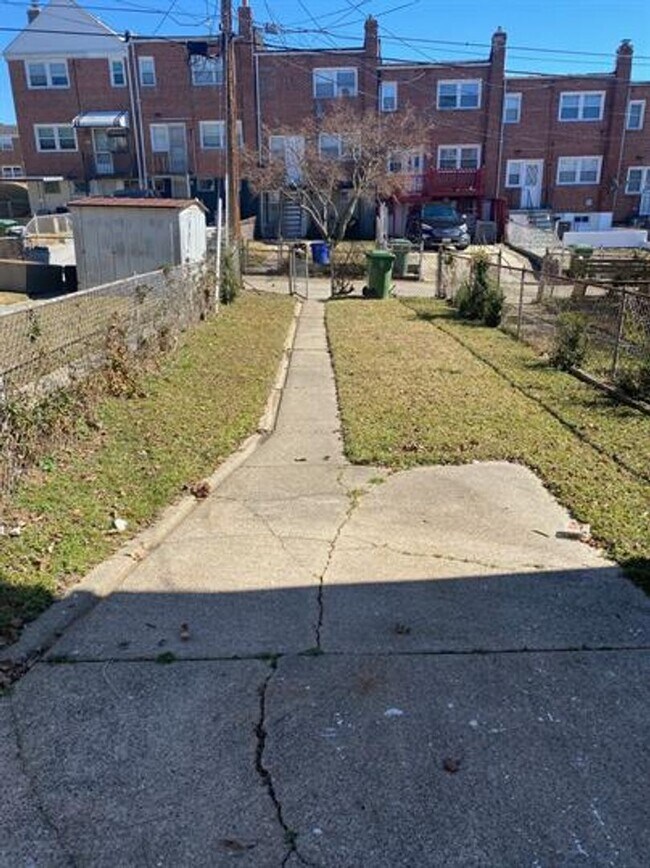 Building Photo - Two Bedroom Home