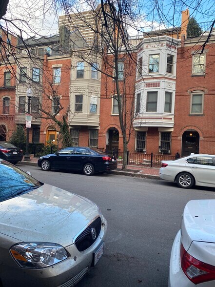 Building Photo - 21 Follen St