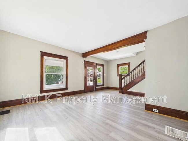 Building Photo - 701 Kling St