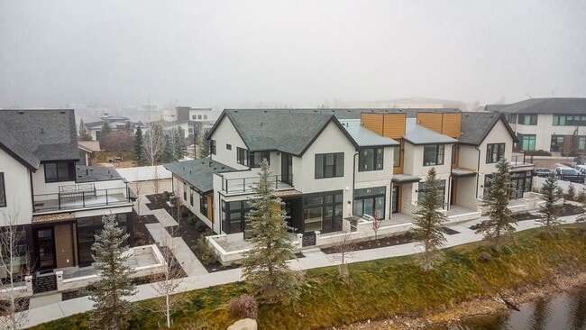 Building Photo - Brand New Townhouse in Luxury Neighborhood