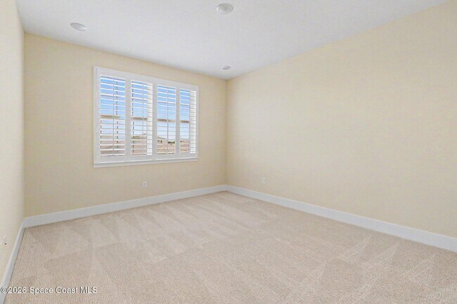 Building Photo - 726 Clearwater Ave