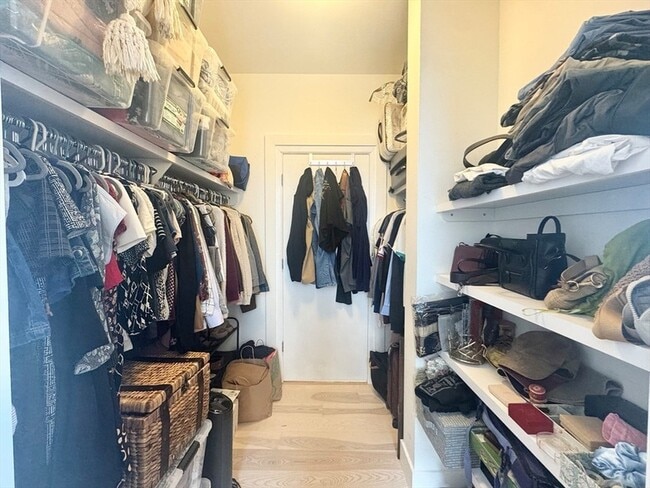 Building Photo - 32 Traveler St