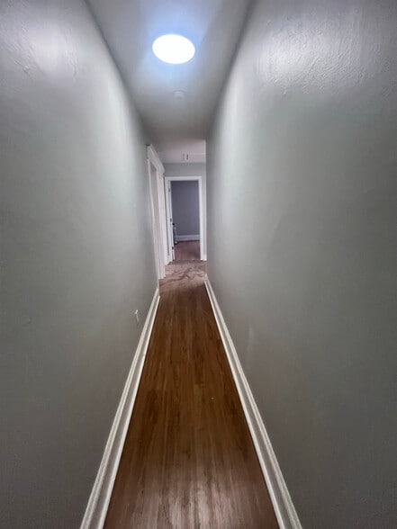 Building Photo - 8 Davis Ave