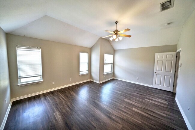 Building Photo - Stunning 4-Bedroom Home in Live Oak Hills,...
