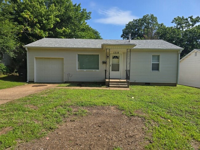 Primary Photo - Cute 2 bed 1 bath house with 1 car garage