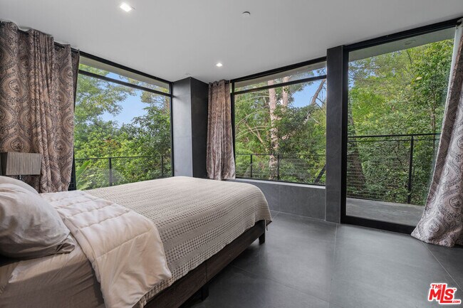 Building Photo - 3712 Broadlawn Dr