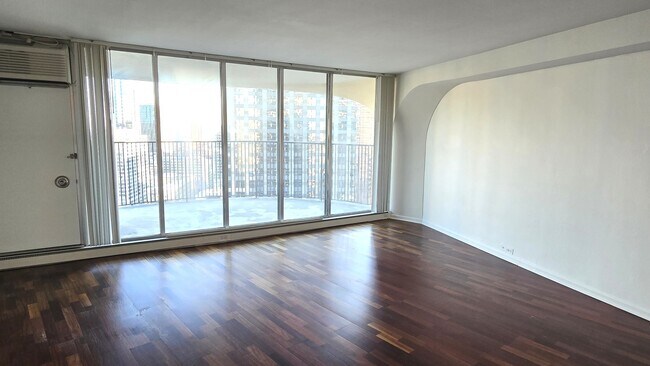 Building Photo - 300 N State St