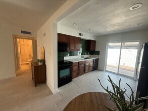 Building Photo - Beautiful 2 Bed/2 Bath near Old Town Scottsdale!