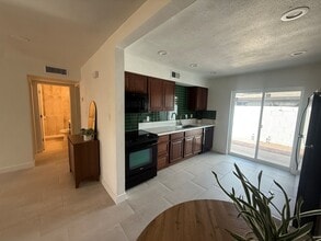 Building Photo - Completely Remodeled 2 Bed | 2 Bath Apartment in the Heart of Old Town Scottsdale