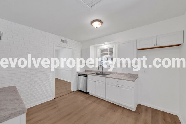 Building Photo - STUNNING RENOVATION IN PRIME LOCATION!! $5...