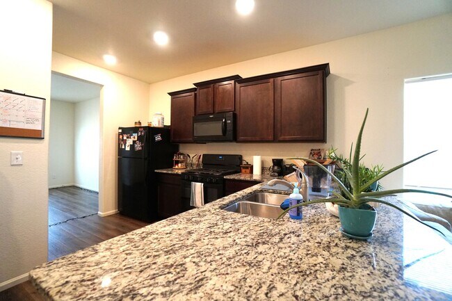 Building Photo - 6214 Meadowbank Ln