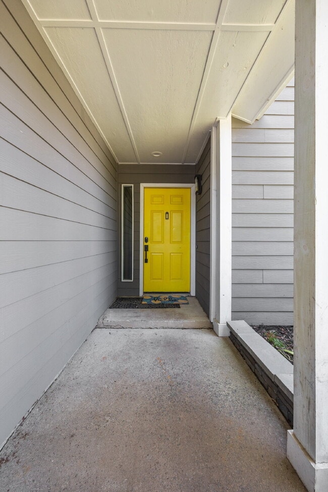 Building Photo - "Charming 4-Bedroom Haven in Charlotte's Heart with Spacious 2271 sq ft Living!"