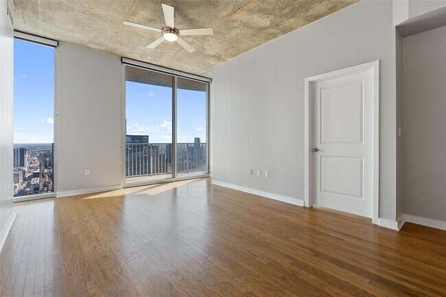 Building Photo - 360 Nueces St
