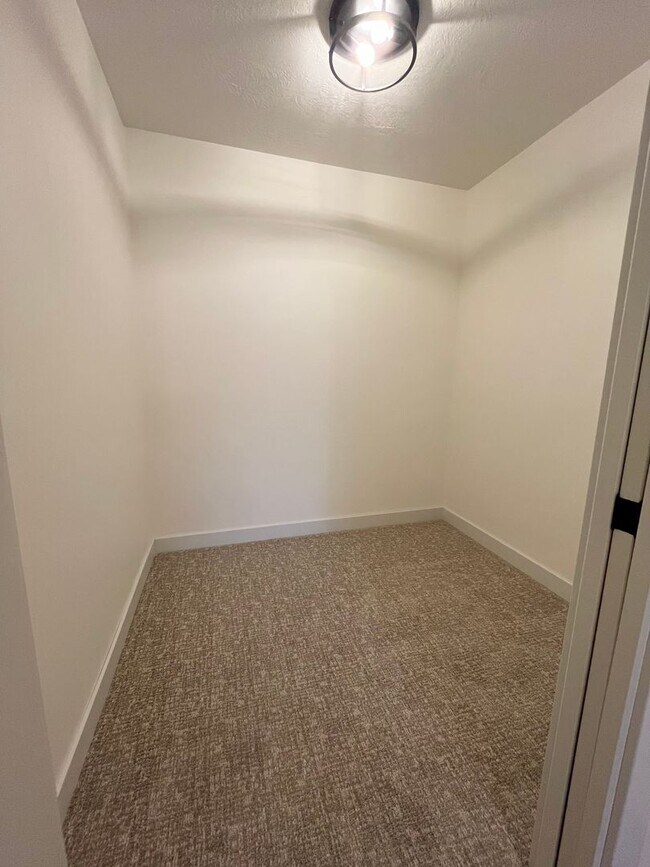 Building Photo - 3 Bed/3 Bath Twinhome in Brandon, SD!