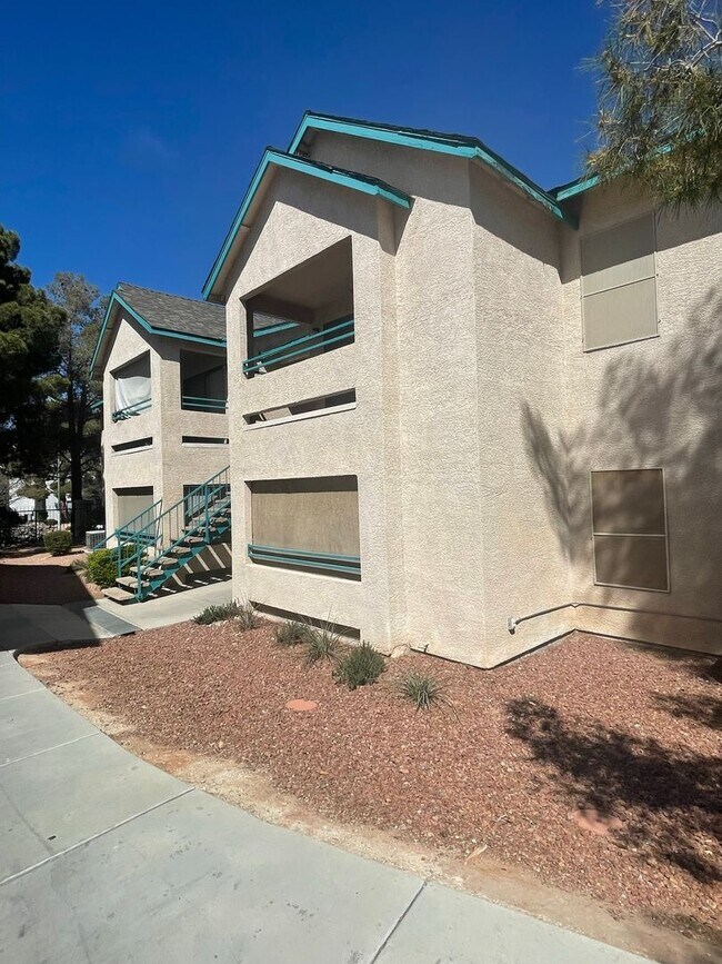 Building Photo - 5141 S Lindell Rd