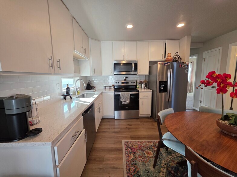 Building Photo - 6075 Notch Top Way