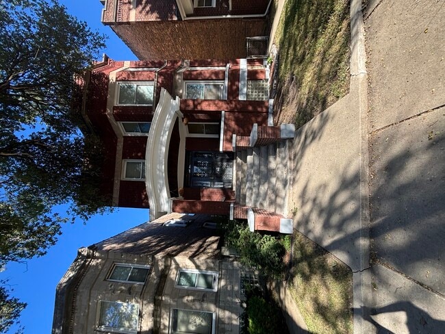 Building Photo - 8009 S Throop St