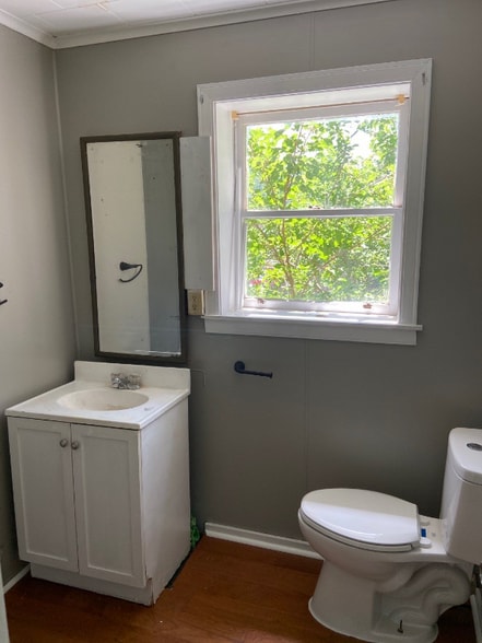 Building Photo - 101 N George St