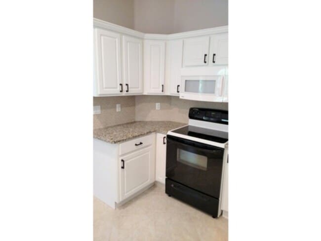 Building Photo - Updated 3/2/2 House in Palm Coast, FL.    www.WeRentSunshine.com