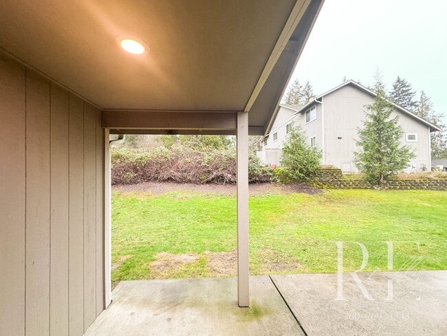 Building Photo - Freshly Updated Duplex with Private Yard & Garage on Quiet Dead-End Street