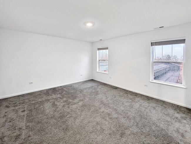 Building Photo - 1135 White Oak Cir