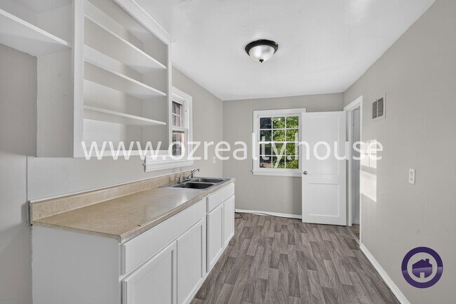 Building Photo - 1263 Crestwood Rd
