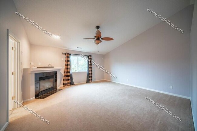 Building Photo - Bright & Elegant 3-Bedroom w/ Study and En...