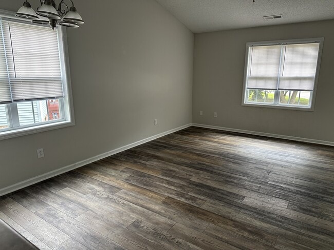 Building Photo - 3208 Deer Path Cir