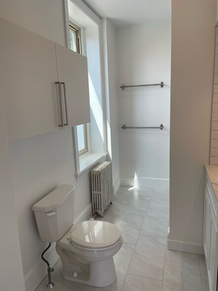 bathroom - 3549 Sunnyside Ave