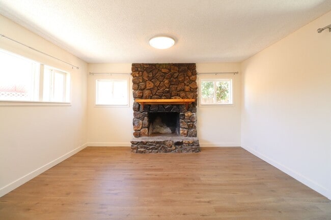 Building Photo - **Spacious 4-Bedroom Home for Rent – Northeast Santa Maria**