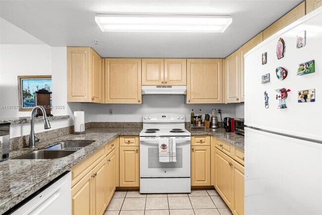 Building Photo - 3000 Coral Wy