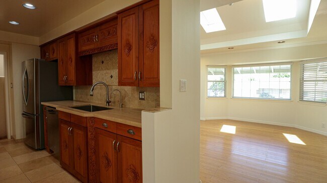 Building Photo - Beautifully Remodeled 3 Bed, 2 Bath Home i...