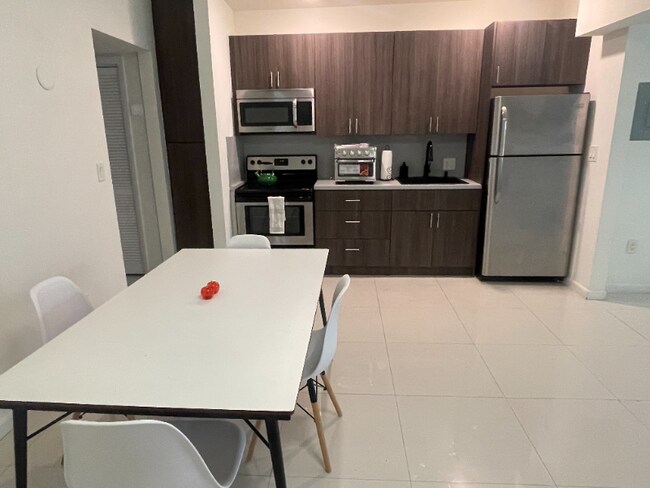 Building Photo - 18 NW 45th St