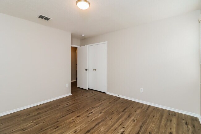 Building Photo - 332 Indian Blanket Dr