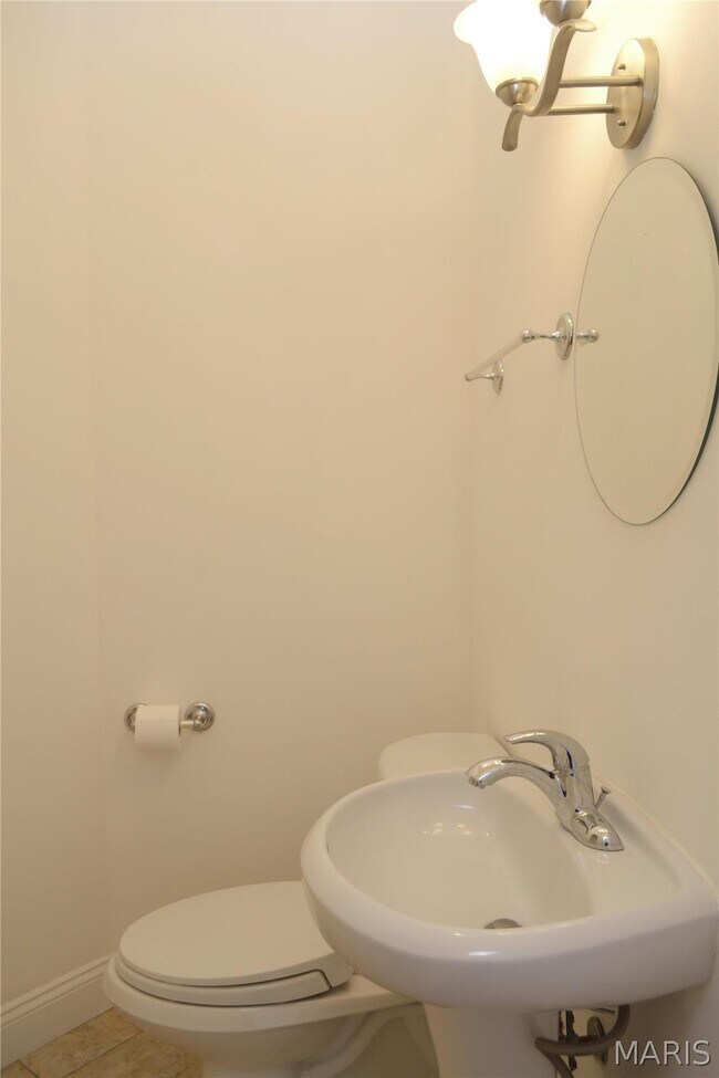 Building Photo - 705 Washington Dr