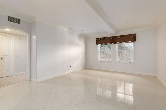 Building Photo - Expansive Marina District 2 Bedroom at Cit...