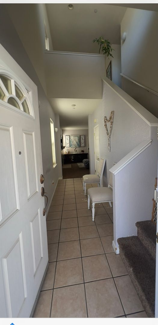 Building Photo - Spacious 3 Bedroom 2.5 Bath condo with lar...