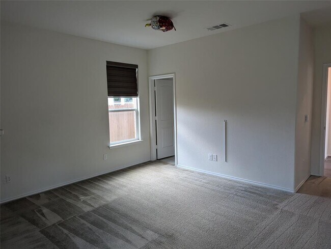 Building Photo - 612 Ayinger Ln