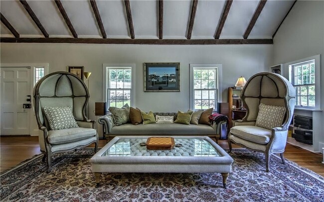 Building Photo - 96 Kings Hwy N